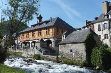 Arreau - mairie halle Arreau - mairie halle