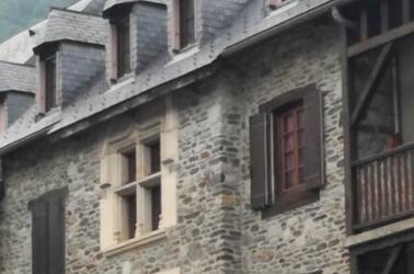 Façade à Saint-Lary