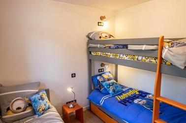BRUN Chalet Cosy @Birrien chambre 3 lits en 80 WEB BRUN Chalet Cosy @Birrien chambre 3 lits en 80 WEB